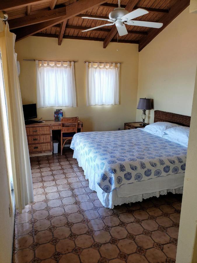 Galleon House Hotel 샬롯아말리에 외부 사진