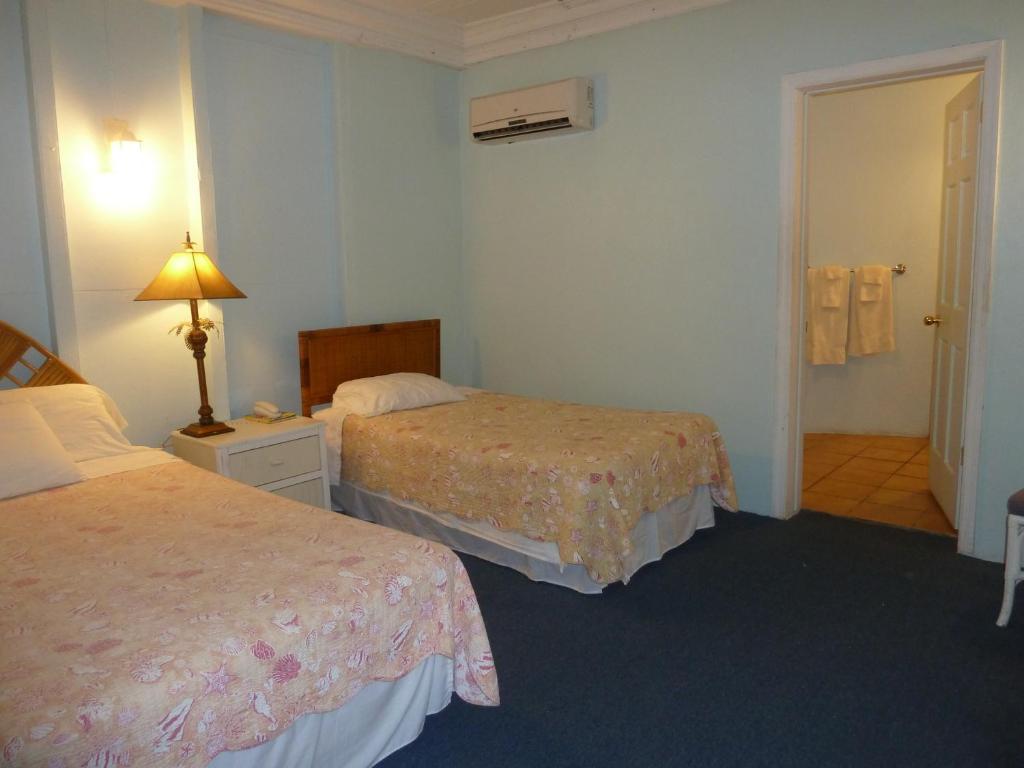 Galleon House Hotel 샬롯아말리에 객실 사진